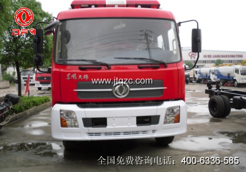 東風(fēng)天錦消防車(chē)（后面照片）