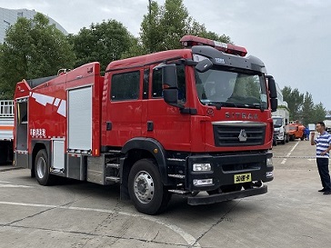 汕德卡水罐消防車(chē) 8噸 (國(guó)六)