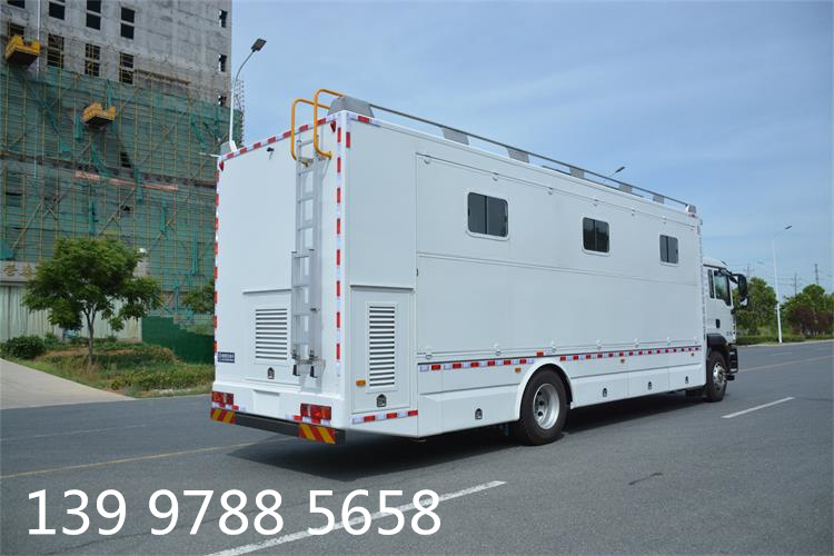 1710900063113474.jpg 汕德卡被服洗滌車03.jpg