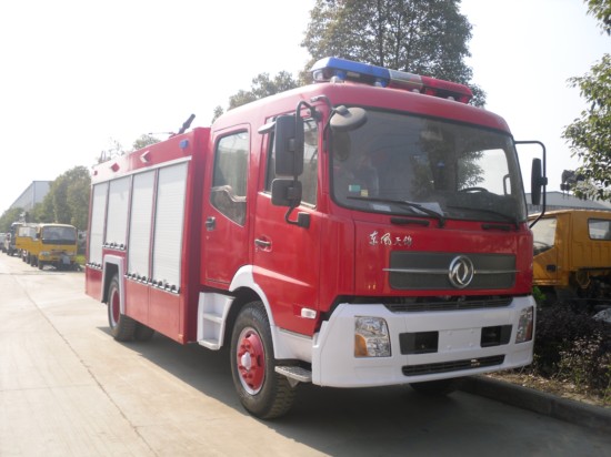 東風天錦水罐/泡沫消防車